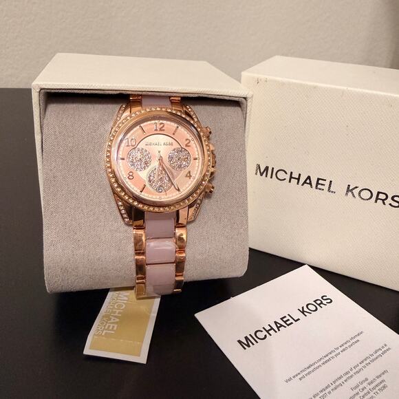 MICHAEL KORS WATCH- NWT (Needs a new battaery)